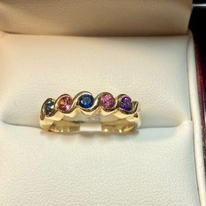 Family ring with genuine stones . 14k yellow gold